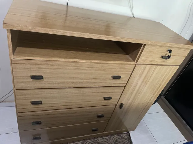 Cômoda em MDF em ótimo estado obs já com o frete para moradores de RO
