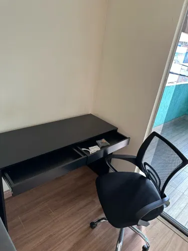 CADEIRA E MESA PARA ESCRITÓRIO 