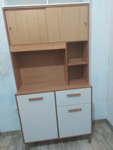 Armário de cozinha compacto