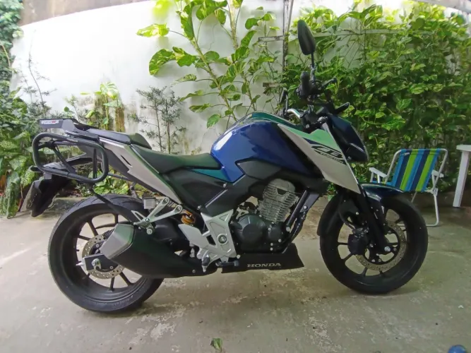 CB300F NOVINHA