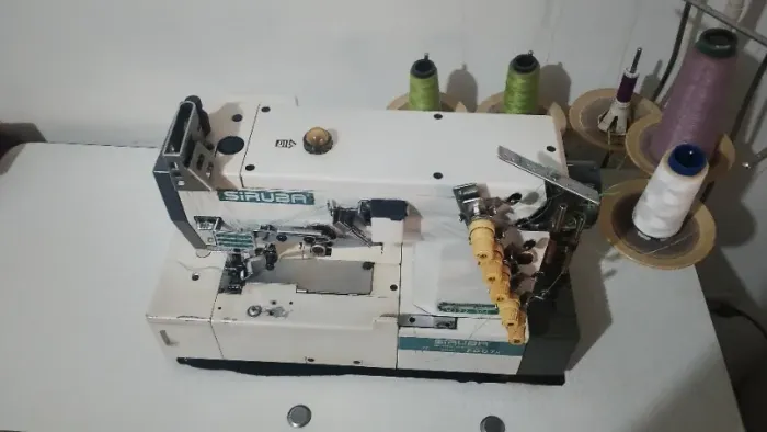 Vende-se máquina galoneira siruba semi-novo 