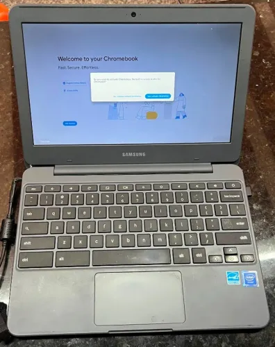 Samsung Chromebook 3 XE501C13-K01US Funcionando detalhe teclado
