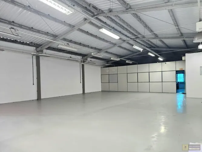 Galpão para Locação em Balneário Camboriú | 560 m² | Marginal Leste