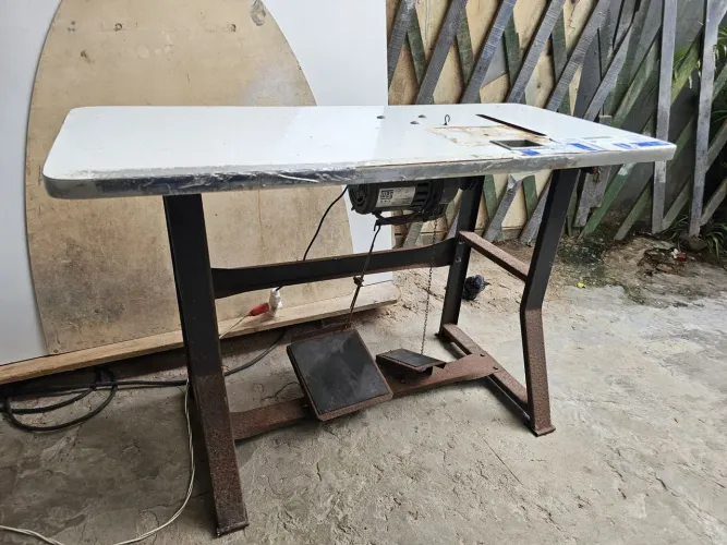 Bancada para Máquina de Custura Overlock com Motor