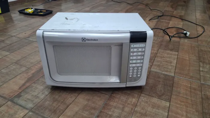 Micro-ondas Electrolux Branco 31 Litros 1000W - Usado