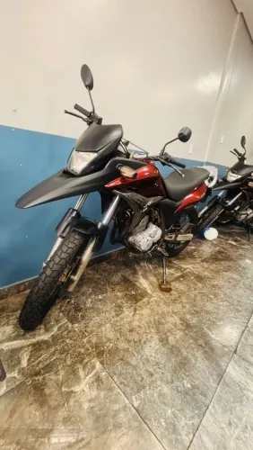 UMA LINDA MOTO XRE 300 2011 A VENDA . PARA SUAS ENTREGAS MAIS RAPIDAS OU PARA USA NA : UBE