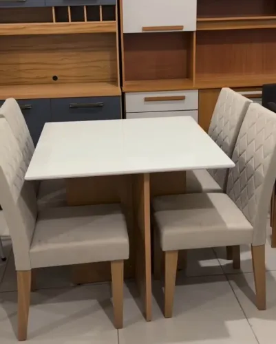Mesa de Jantar Com Cadeiras (Produto Novo)
