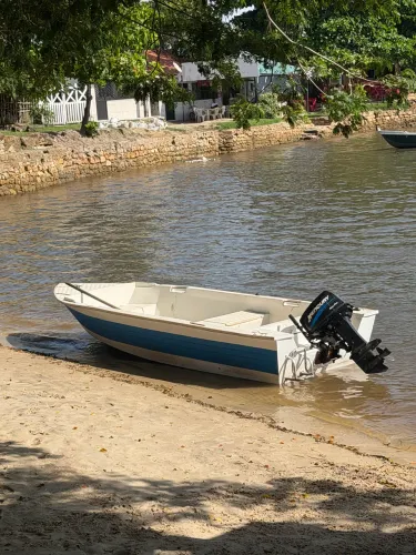 Vendo lancha com motor Mercury sea pro 25 ano 2013 todo revisado