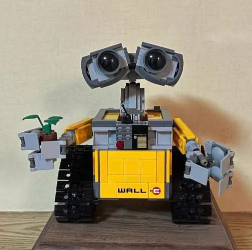 BLOCO DE MONTAR ROBÔ WALL-E 687 PEÇAS (LACRADO)