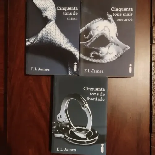 LIVROS Trilogia Cinquenta Tons - E. L. James