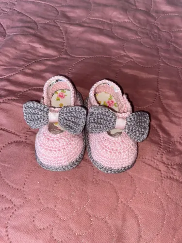 Sapatilha para bebê de crochê