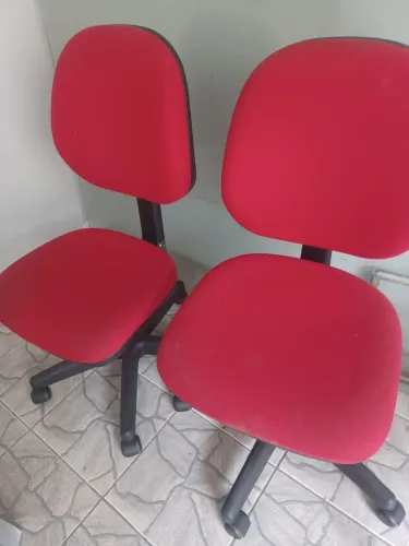 Duas cadeiras de escritório por 70 cada