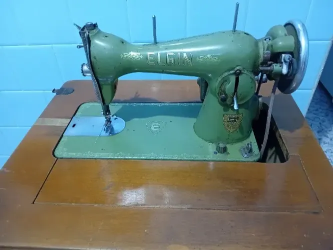 Máquina de costura Elgin vintage