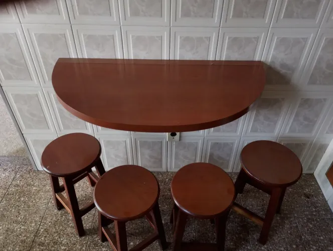 Mesa meia lua para apartamento