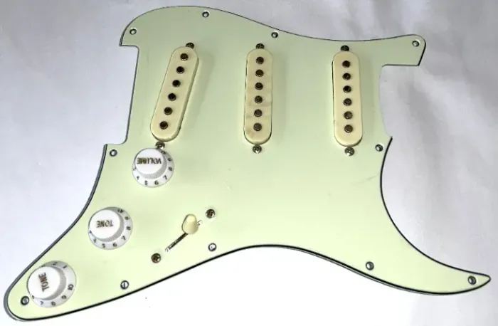 Captadores Tagima Strat Placa Verde Menta Com Potes Cts Usa Switchcraft Jack