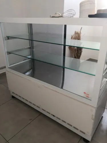 Vitrine/Balcão Refrigerado Branca (Marca Ômega)