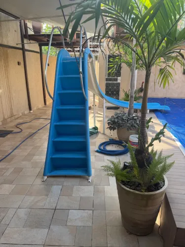 Escorregador de piscina 