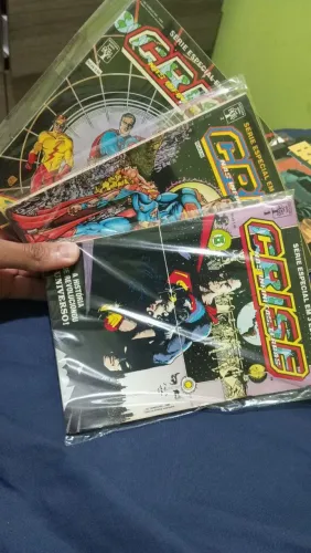 HQ Crise Nas Infinitas Terras formatinho em 3 volumes