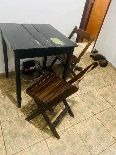 Mesa e cadeiras