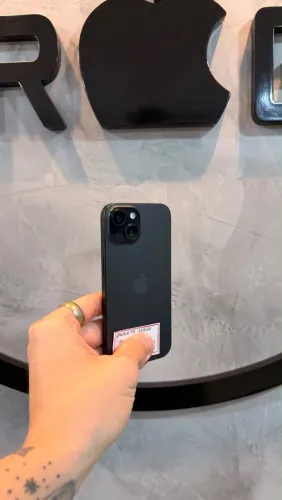 iPhone 15 128GB seminovo impecável