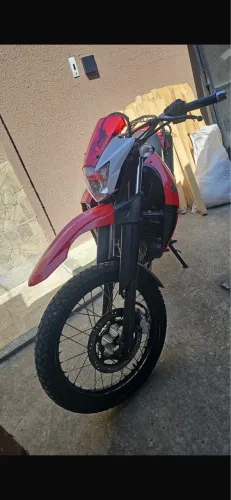 Vendo moto XT em perfeito estado de uso, bem conservada