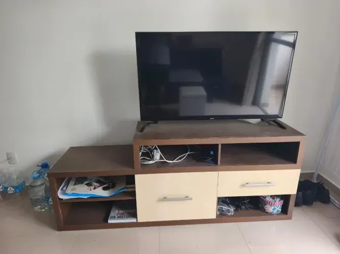 Rack Bancada para TV + TV de Brinde (Atenção: TV com imagem esmaecida)
