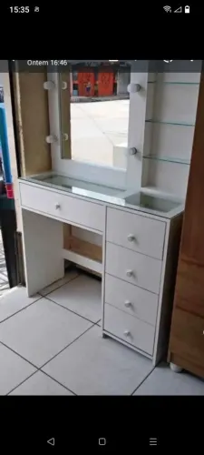 Vendo essa penteadeira camarim elegante espaçosa perfeita seminova