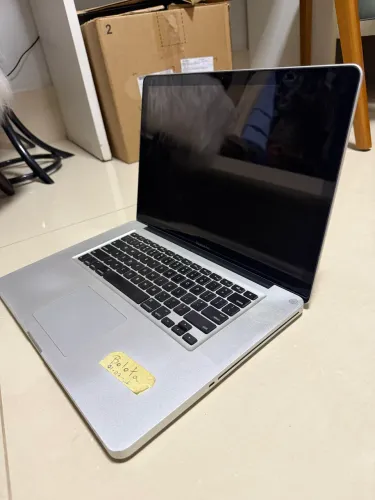 Computador notebook MacBook Pro A1286 super conservado 