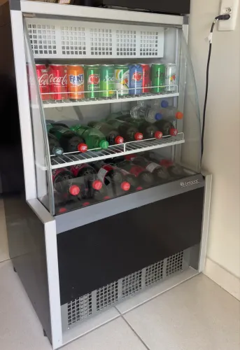Vitrine Refrigerada Ar Forçado P/ Bebidas Gelopar Gpfa 100 cm