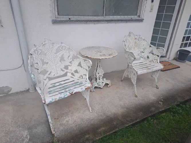 Mesa e cadeiras ferro