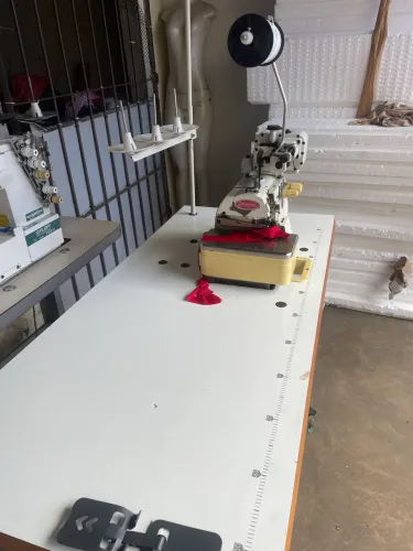 Máquina de costura industrial overloque zeromaq