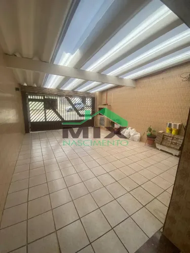 Casa térrea à venda na Av. Carlos Liviero 2 vagas, espaço gourmet e excelente localização