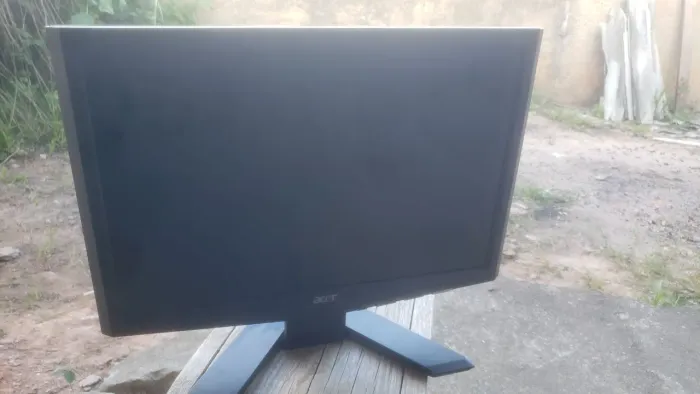 Monitor acer x173w