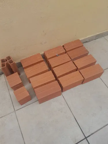 Tijolos. Todos por