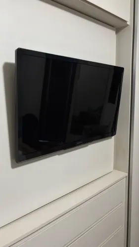 TV Philips 32" + Suporte de Parede