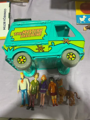 SCOBY DOO LOTE ( PERSONAGENS E MÁQUINA DE MISTERIO)