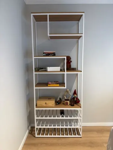 Estante de metal e mdf