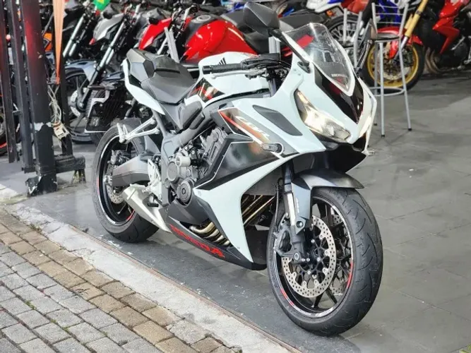Honda Cbr 650R 2024 com Apenas 4.900 km