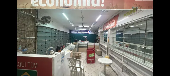 Prateleiras balcões equipamentos