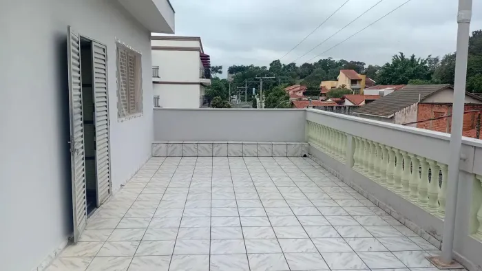 VENDO OU TROCO CASA JD. EMILIA COM SALÃO COMERCIAL E EDICULA VALOR. R$ 880 MIL.