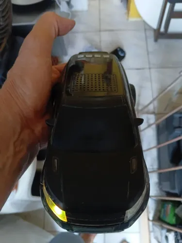 Carro de som usb,funciona com o cabo ,falta bateria mais funciona
