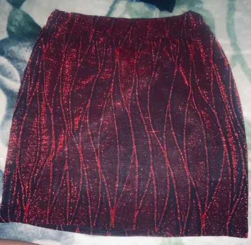 Brechó com roupas pouco usadas, preço em conta.