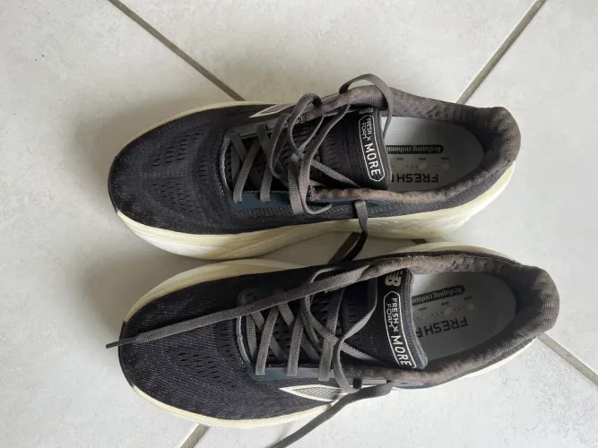 Tênis New Balance Fresh Foam X More V5 Masculino (Usado)