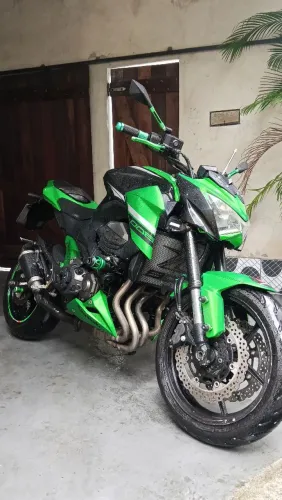 Kawasaki z800 muito zero + acessórios
