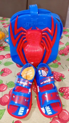 Vende sandália do homem aranha com mochila nova 