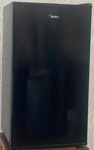 Frigobar Midea 93L Black Edition - Lindo, Silencioso e Super Econômico