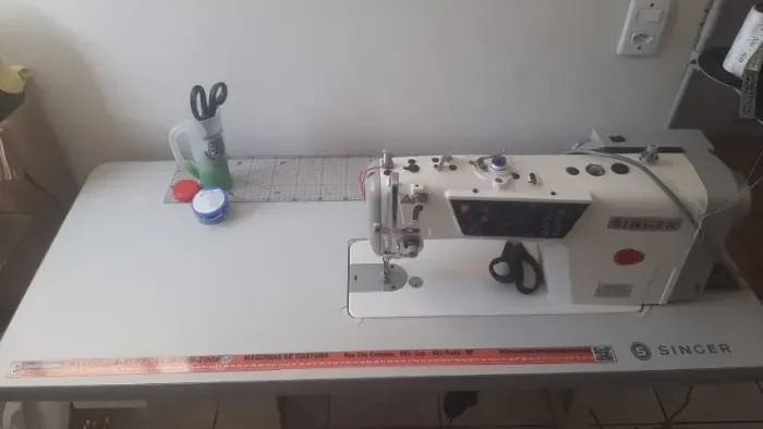 Máquina industrial eletrônica SINGER 