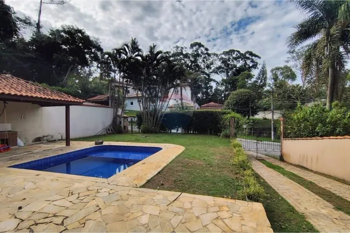 Casa no Cond. Vila Verde para Locação com 5 quartos, Cotia sp