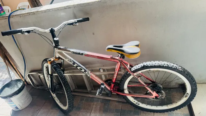 Bicicleta em alumínio