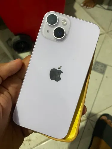 iPhone 14 lilás 128gb com 82% de bateria.